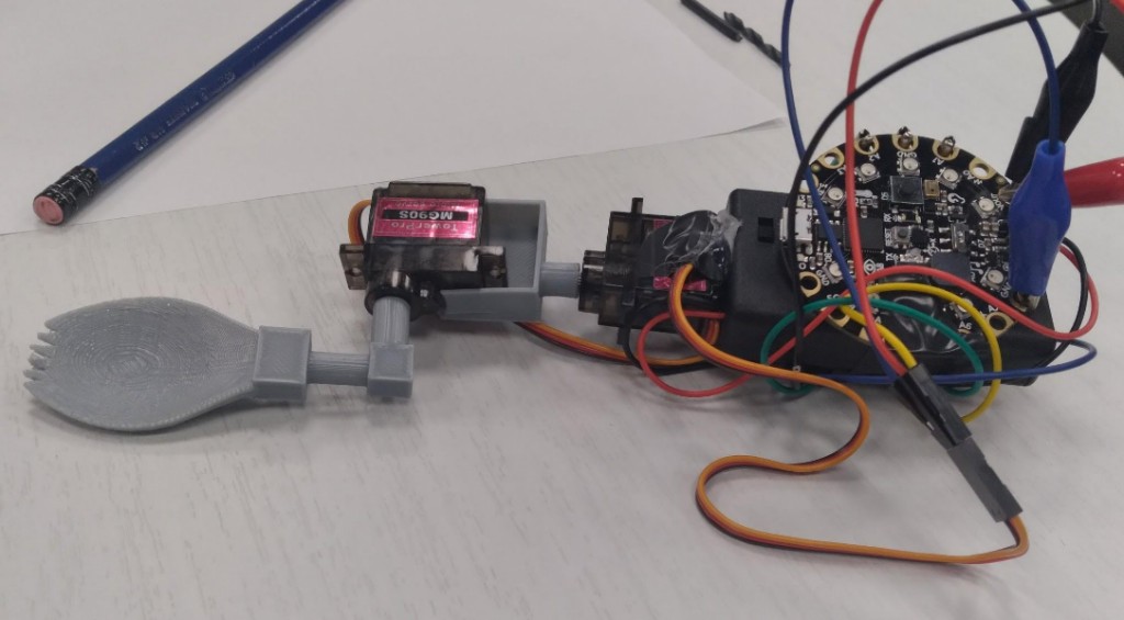 Self-stabilizing spoon prototype with Circuit Playground, servos, and 3D-printed spoon